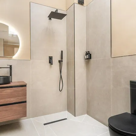 Penthouse & Private Rooftop In The Heart Of By Rems Apartamento