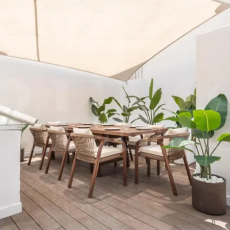 Penthouse & Private Rooftop In The Heart Of By Rems *