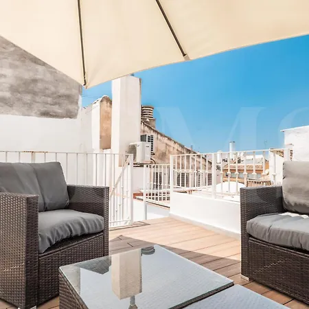 Penthouse & Private Rooftop In The Heart Of By Rems مالقة